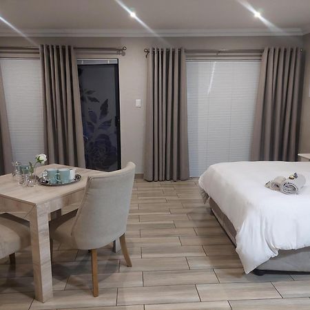 Bella Rosa Bed & Breakfast พ็อตเชฟสตรูม ภายนอก รูปภาพ